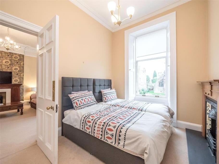 Beautiful & Bright 2 Bed Flat Murrayfield Appartamento *