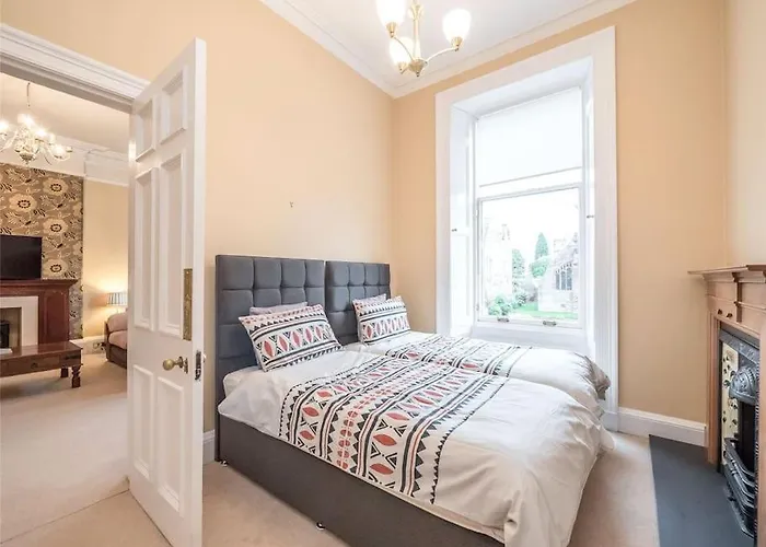 Beautiful & Bright 2 Bed Flat Murrayfield