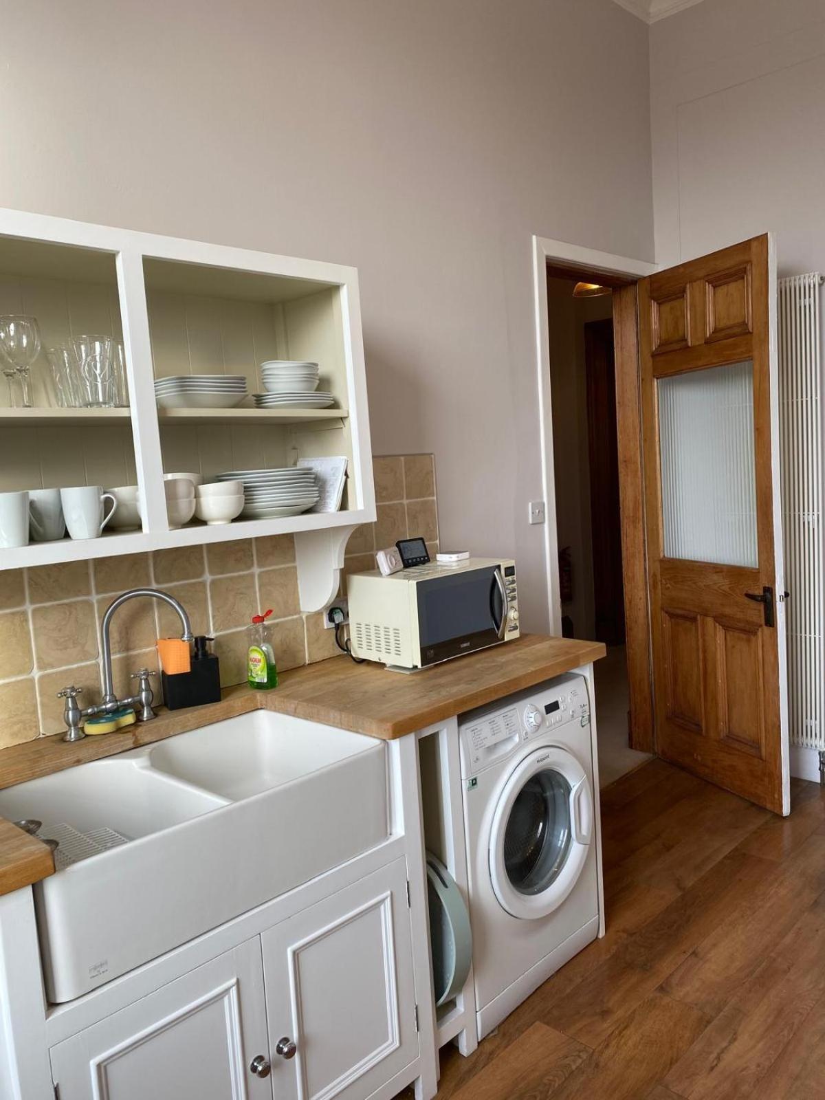 Beautiful & Bright 2 Bed Flat Murrayfield Edimburgo